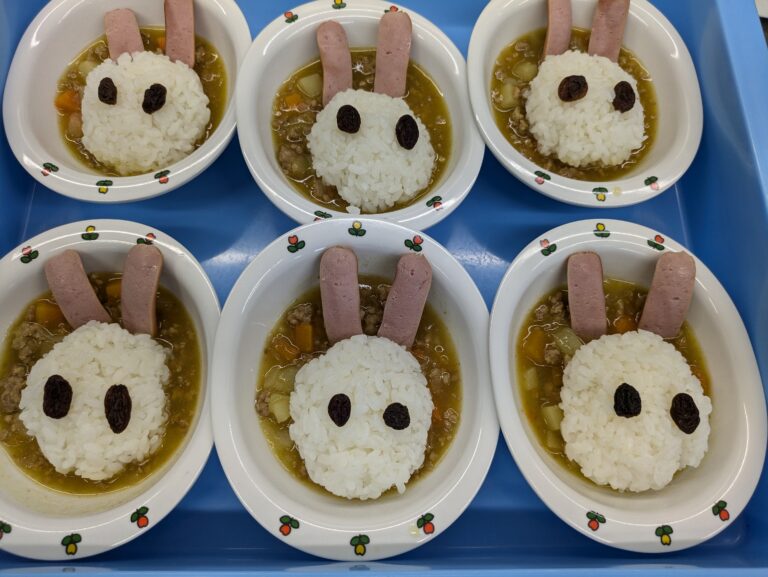 スペシャルメニュー<br />
誕生会の日や、七夕、ひなまつりなど年中行事、イベントを彩る楽しいメニューも提供されます。