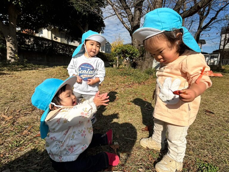 よいしょ、よいしょ♪ 公園まで歩いてみたよ