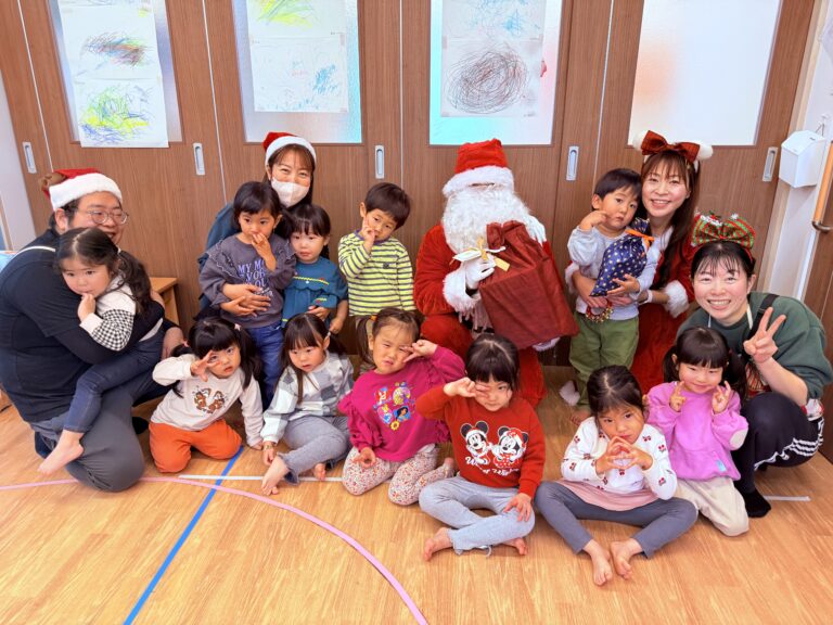 🎄 サンタクロースが保育園にやってきました！ 🎄